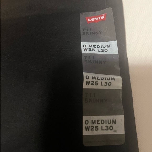 NWT Levis Women's 711 Skinny Straight Leg High-Rise Jeans Size 0 25x32 (L) - Picture 3 of 9